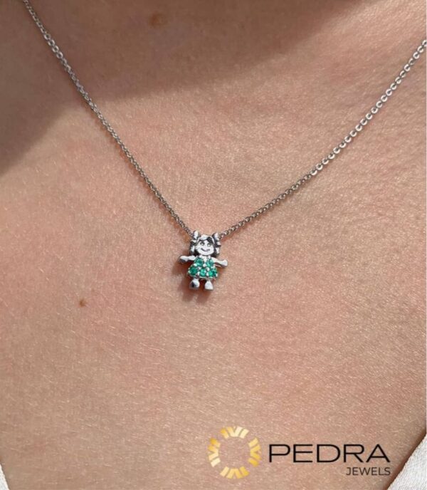 girl-emerald-modern-fashion-necklace-pandora-junior-precious-gemstone