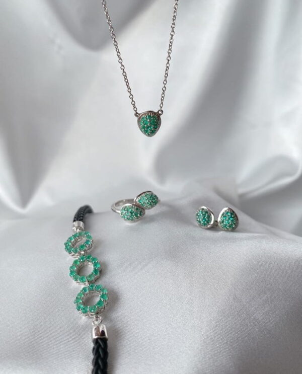 vivid-green-genuine-emeralds